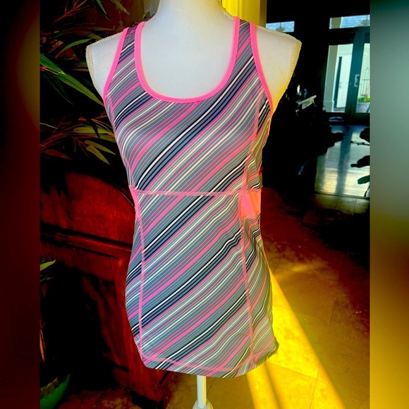 Tech Gear top Medium NWOT. Lined at top. Pink gray workout gear - Picture 2 of 12